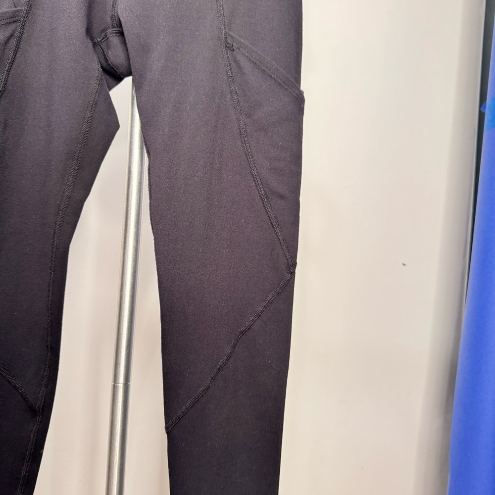 Beyond Yoga Black Leggings Criss Cross Pockets Cross Seams Detail Size Small - Picture 4 of 13